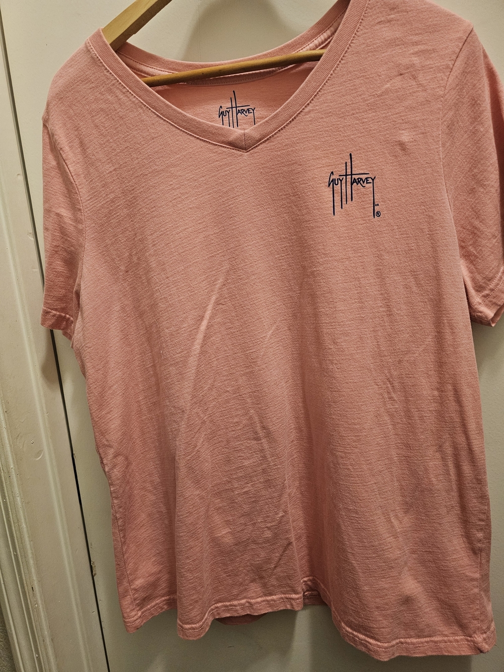 Guy Harvey Men's V-Neck T-Shirt in Dusty Pink